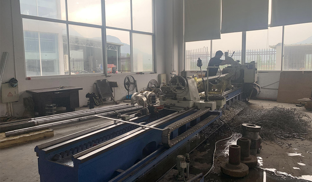 Horizontal lathe